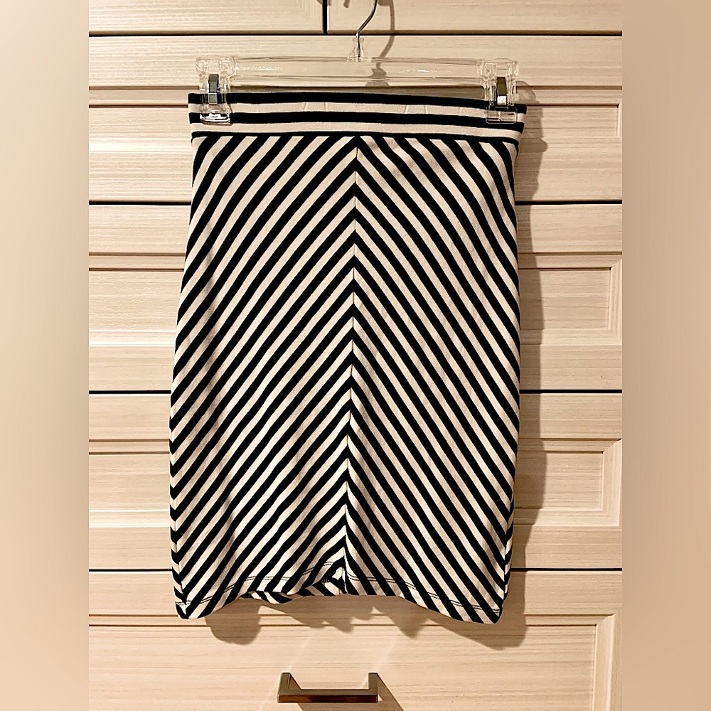 MONTEAU Skirt Black & Ivory Chevron